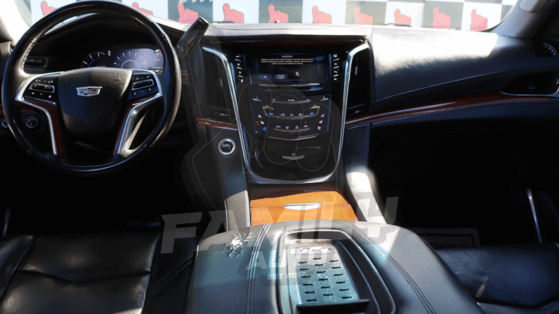 
								CADILLAC ESCALADE 2017 full									