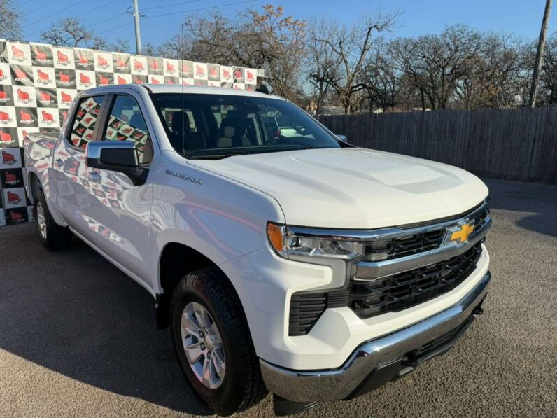 
								CHEVROLET SILVERADO 2023 full									