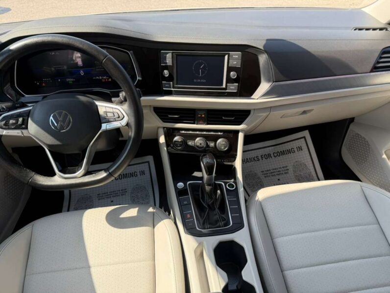 
								VOLKSWAGEN JETTA 2024 full									