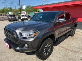 TOYOTA TACOMA 2017