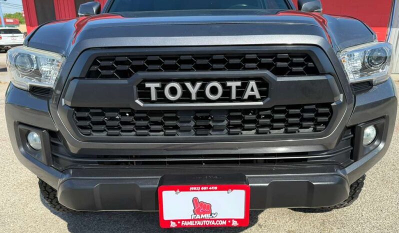 TOYOTA TACOMA 2017