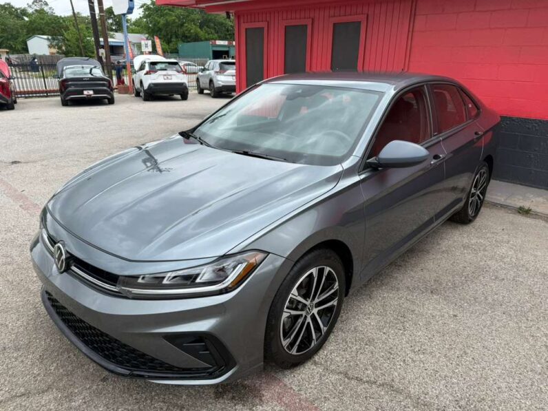 
								VOLKSWAGEN JETTA 2025 full									