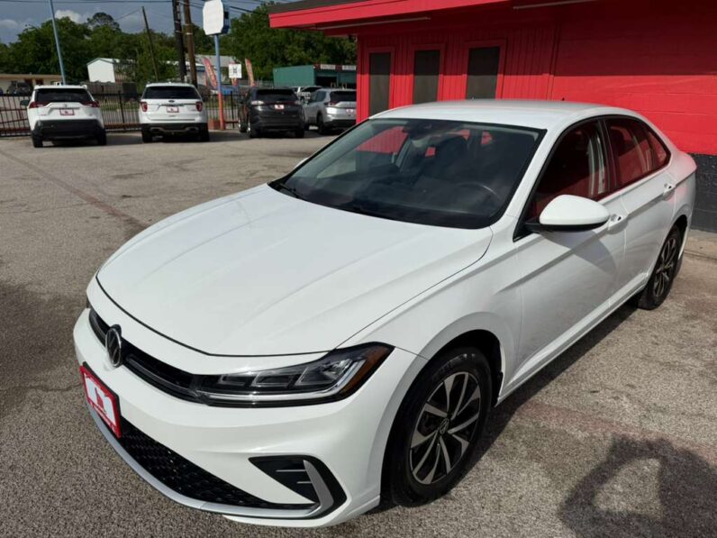 
								VOLKSWAGEN JETTA 2025 full									