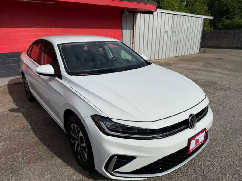 
								VOLKSWAGEN JETTA 2025 full									