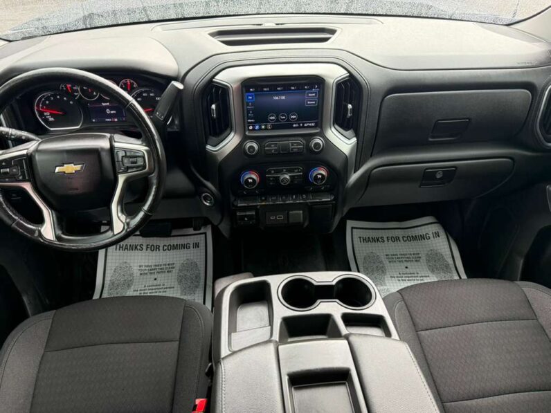 
								CHEVROLET SILVERADO 2021 full									