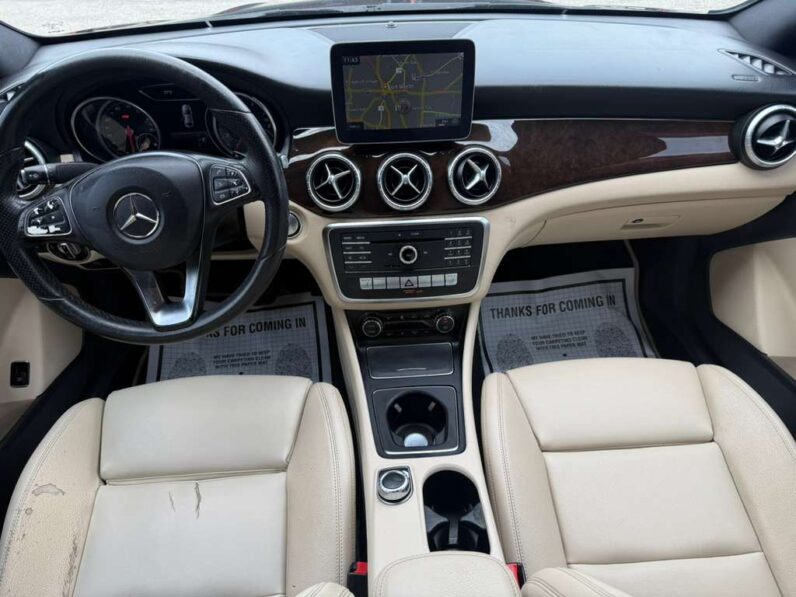 
								MERCEDES BENZ CLA 250 2018 full									