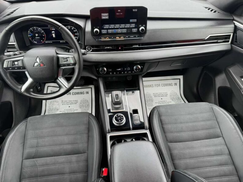 
								MITSUBISHI OUTLANDER 2023 full									