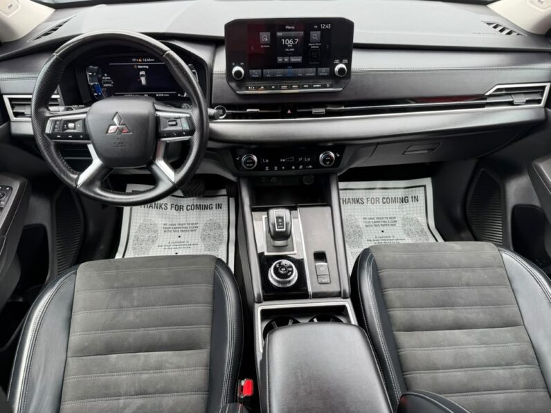 
								MITSUBISHI OUTLANDER 2023 full									