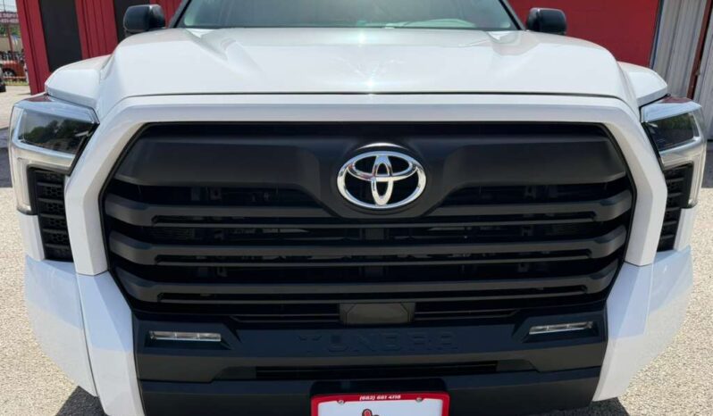 TOYOTA TUNDRA 2024
