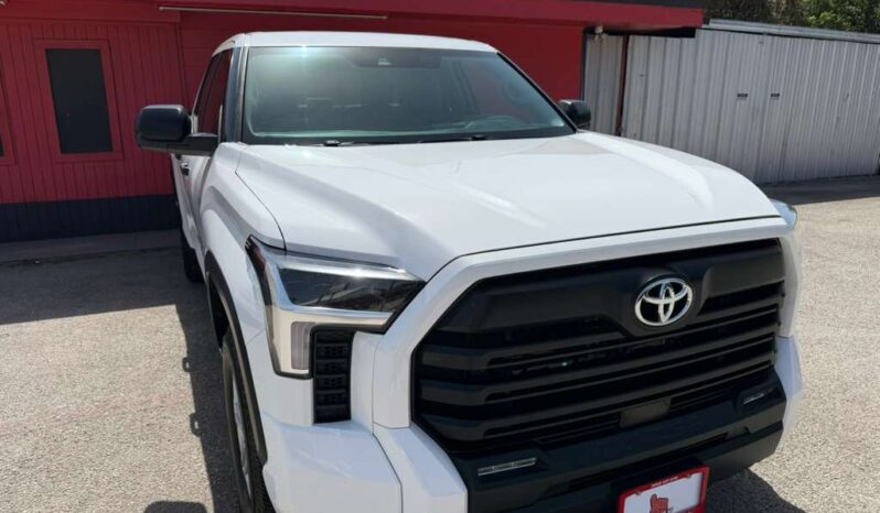 TOYOTA TUNDRA 2024
