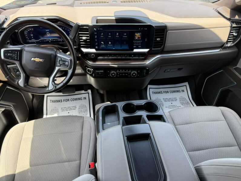 
								CHEVROLET SILVERADO 2023 full									