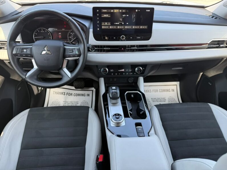 
								MITSUBISHI OUTLANDER 2025 full									