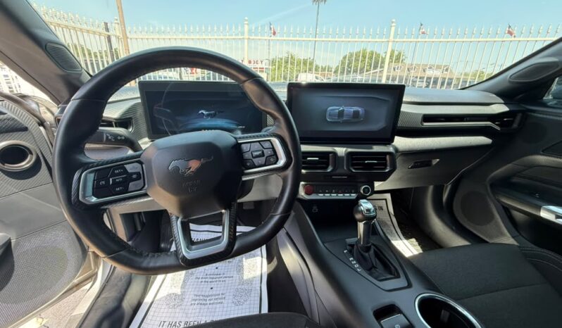 FORD MUSTANG 2024