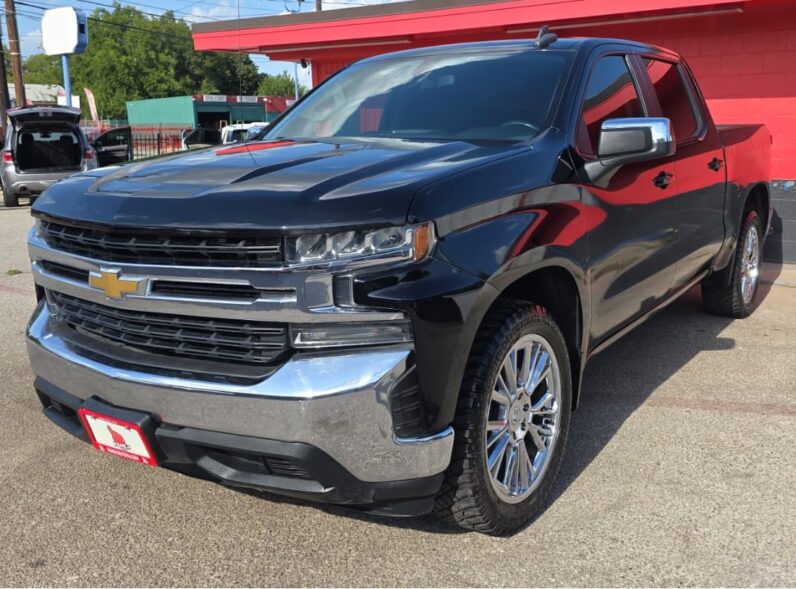 
								CHEVROLET SILVERADO 2021 full									