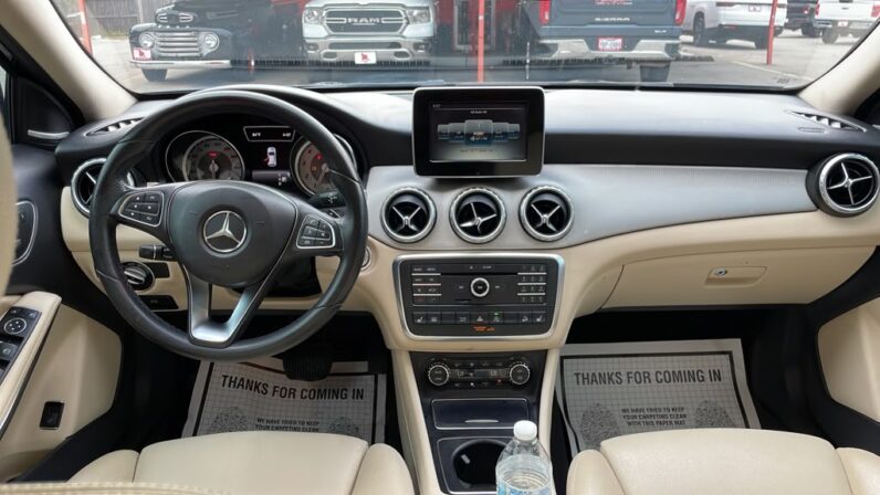 
								MERCEDES BENZ GLA 250 2017 full									
