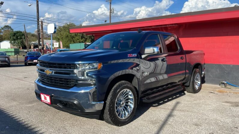 
								CHEVROLET SILVERADO 2021 full									