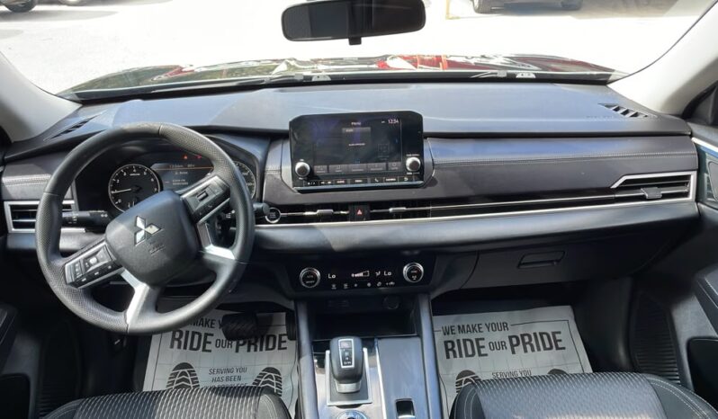 MITSUBISHI OUTLANDER 2024